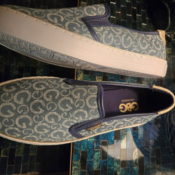 Women's GBG Canvas Sneakers size 8.5m never worn - Picture 2 of 4